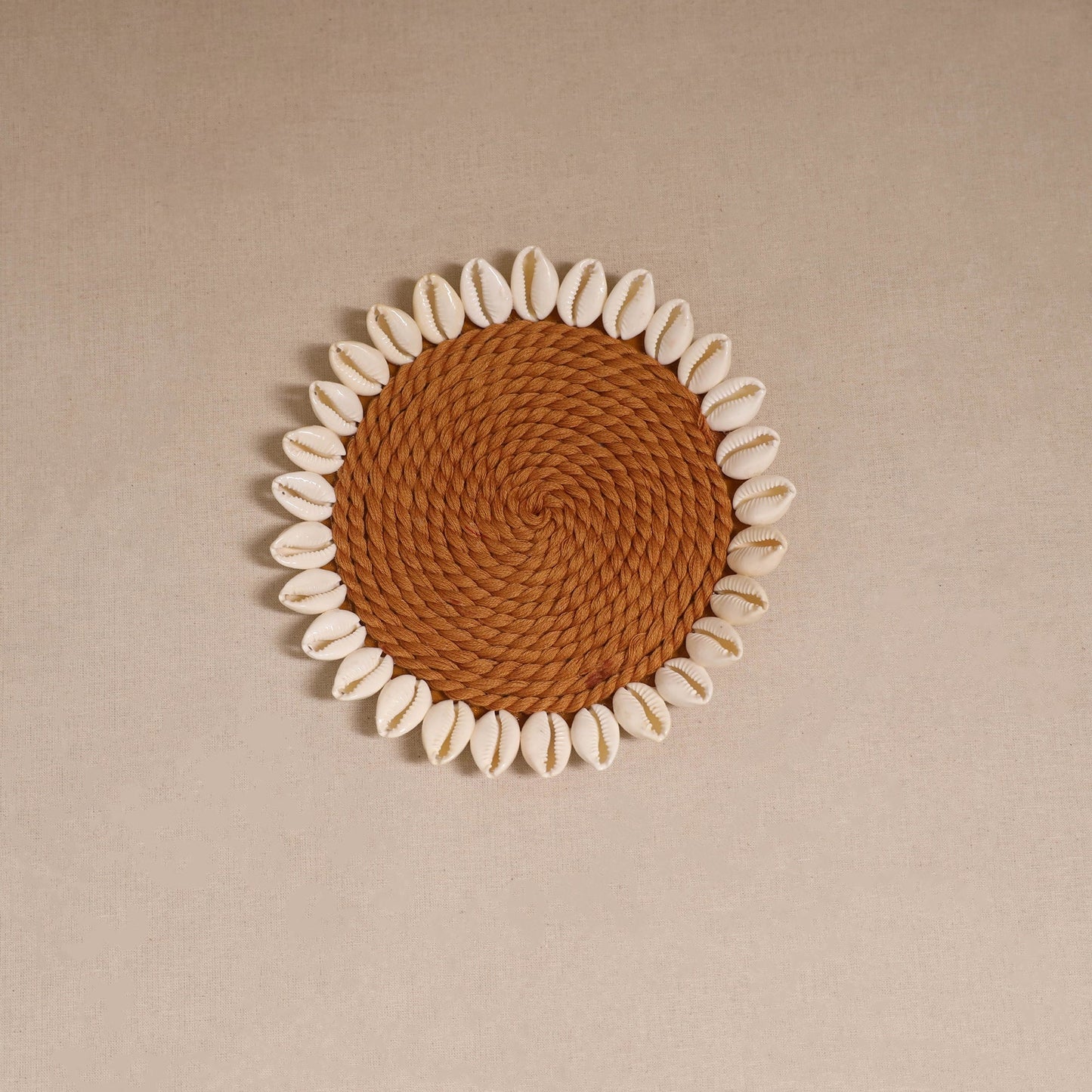 Shell work handcrafted thread coaster 08