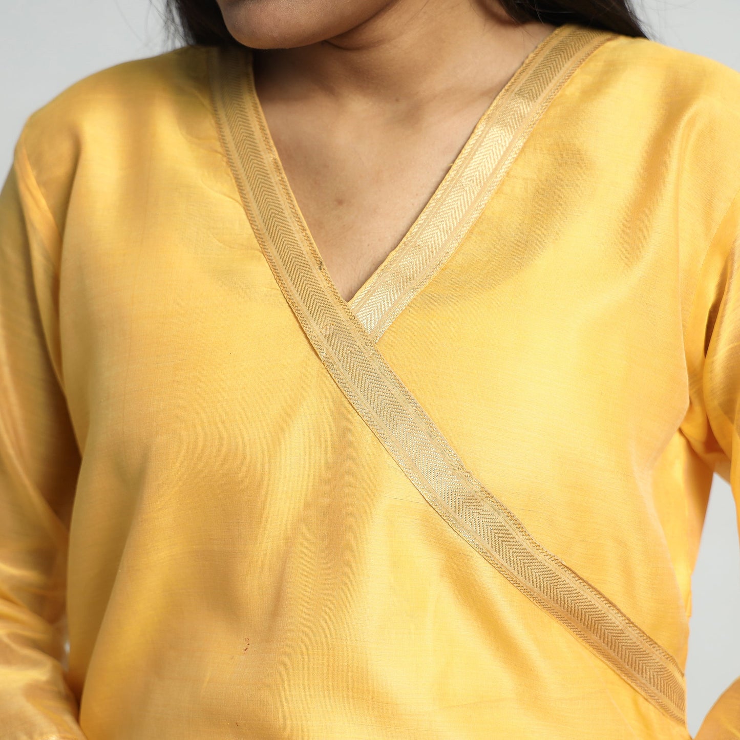 Buy Traditional Maheshwari Handloom Silk Cotton Zari Work Kurta with Dupatta Set Online at iTokri.com