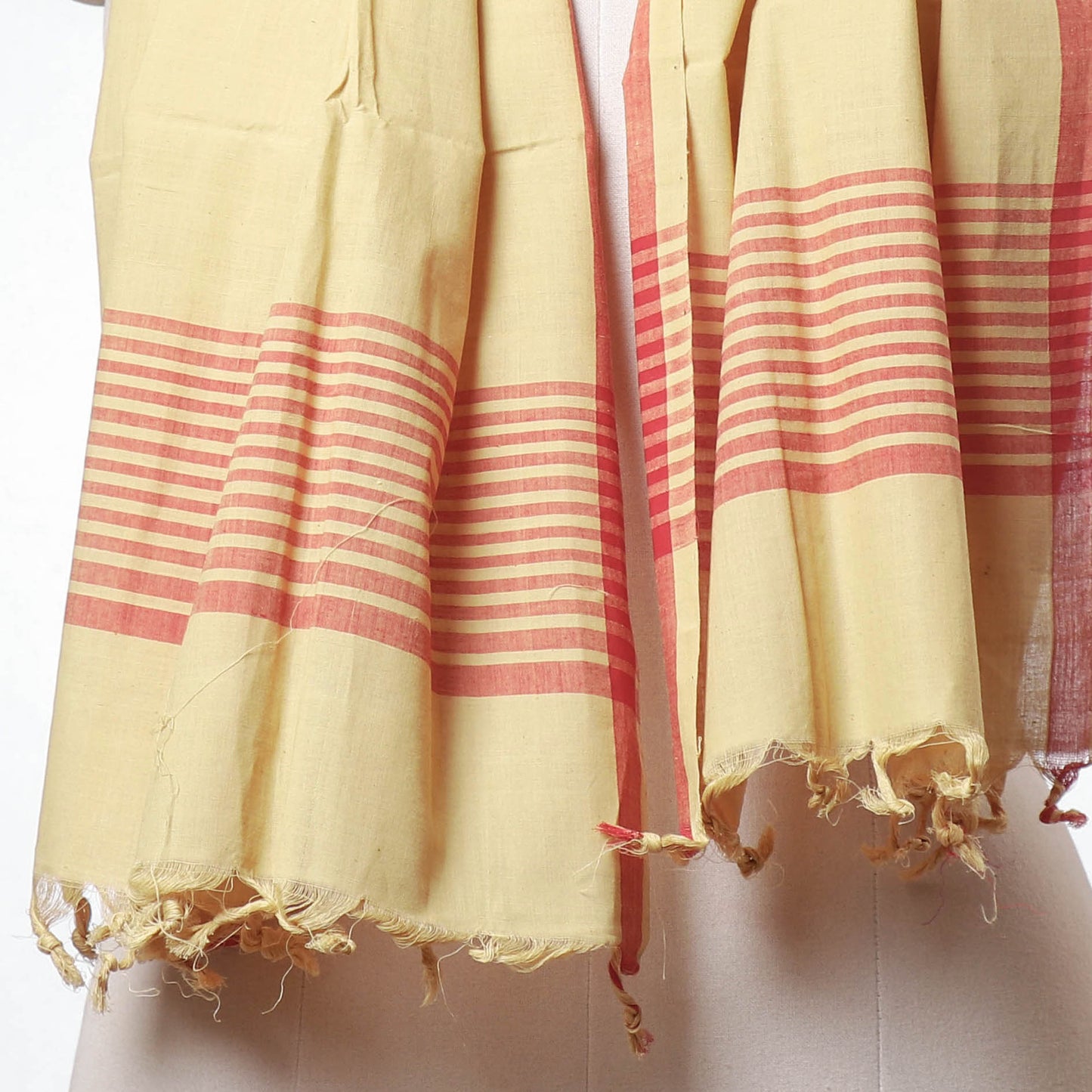 Buy Mangalagiri Handloom Cotton Stole with Tassels Online at iTokri.com