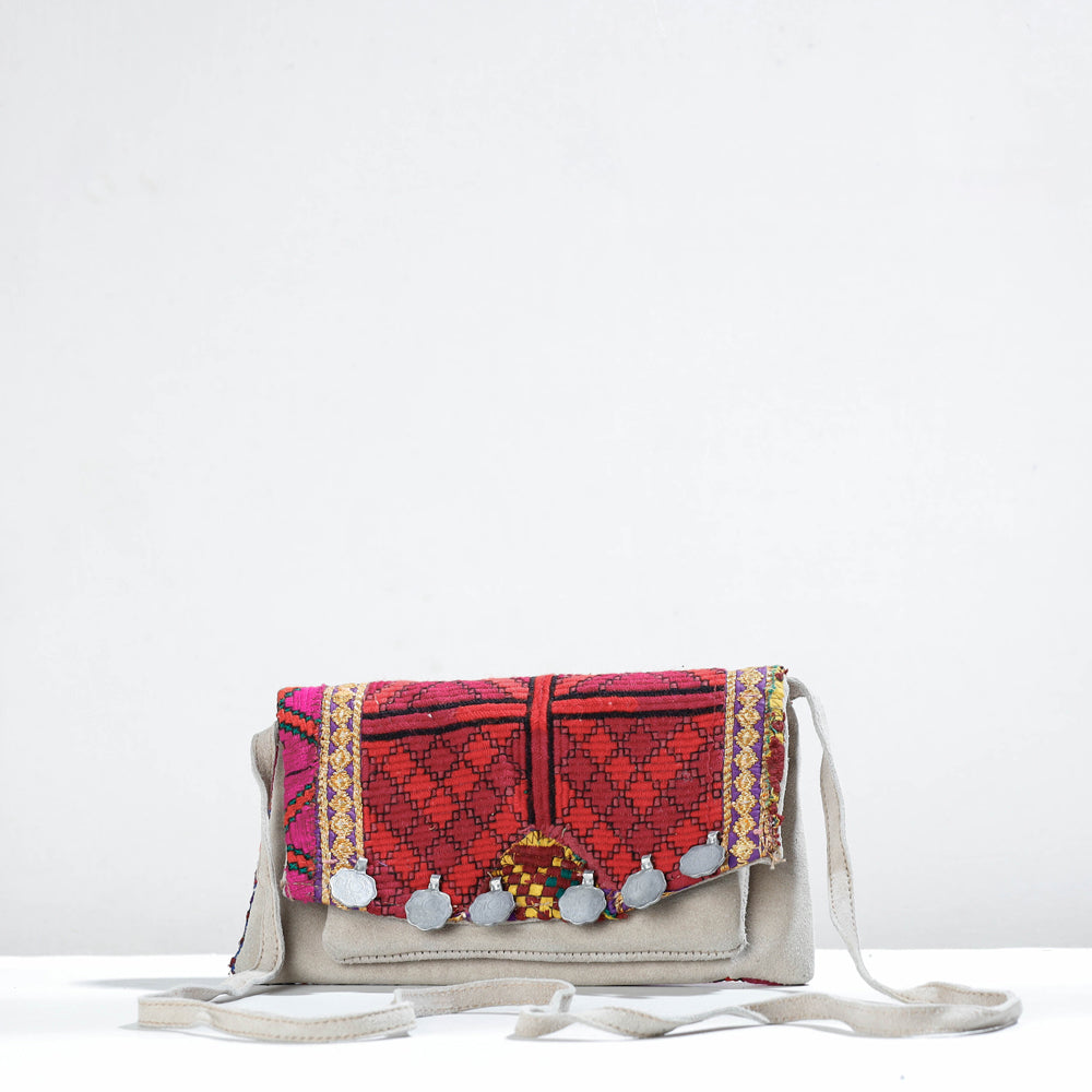 Buy Banjara Vintage Embroidery Coin Work Sling Bag Online l  by  KACHCHH JI CHHAAP l iTokri आई.टोकरी