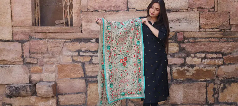 Shop Phulkari Stoles with Traditional Embroidery | ITokri