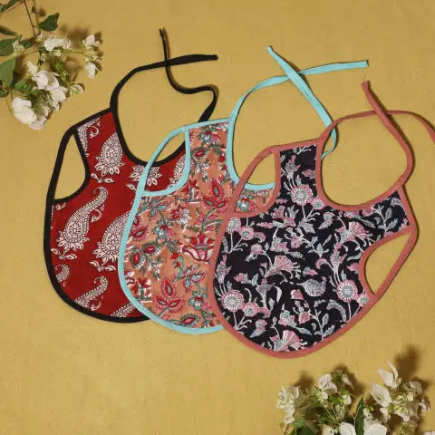 Baby stuff/baby bibs