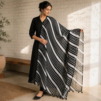 Leheriya dupattas