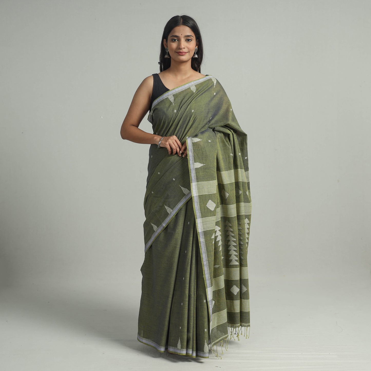 Green - Handloom Cotton Phulia Jamdani Saree with Tassels 14