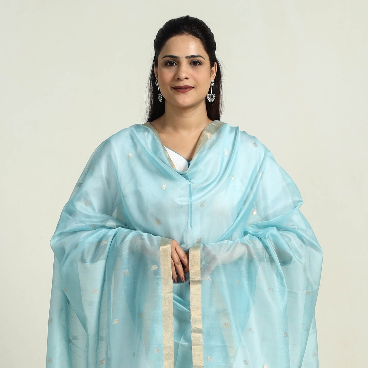 Traditional Handloom Silk Zari Buti Chanderi Dupatta 05