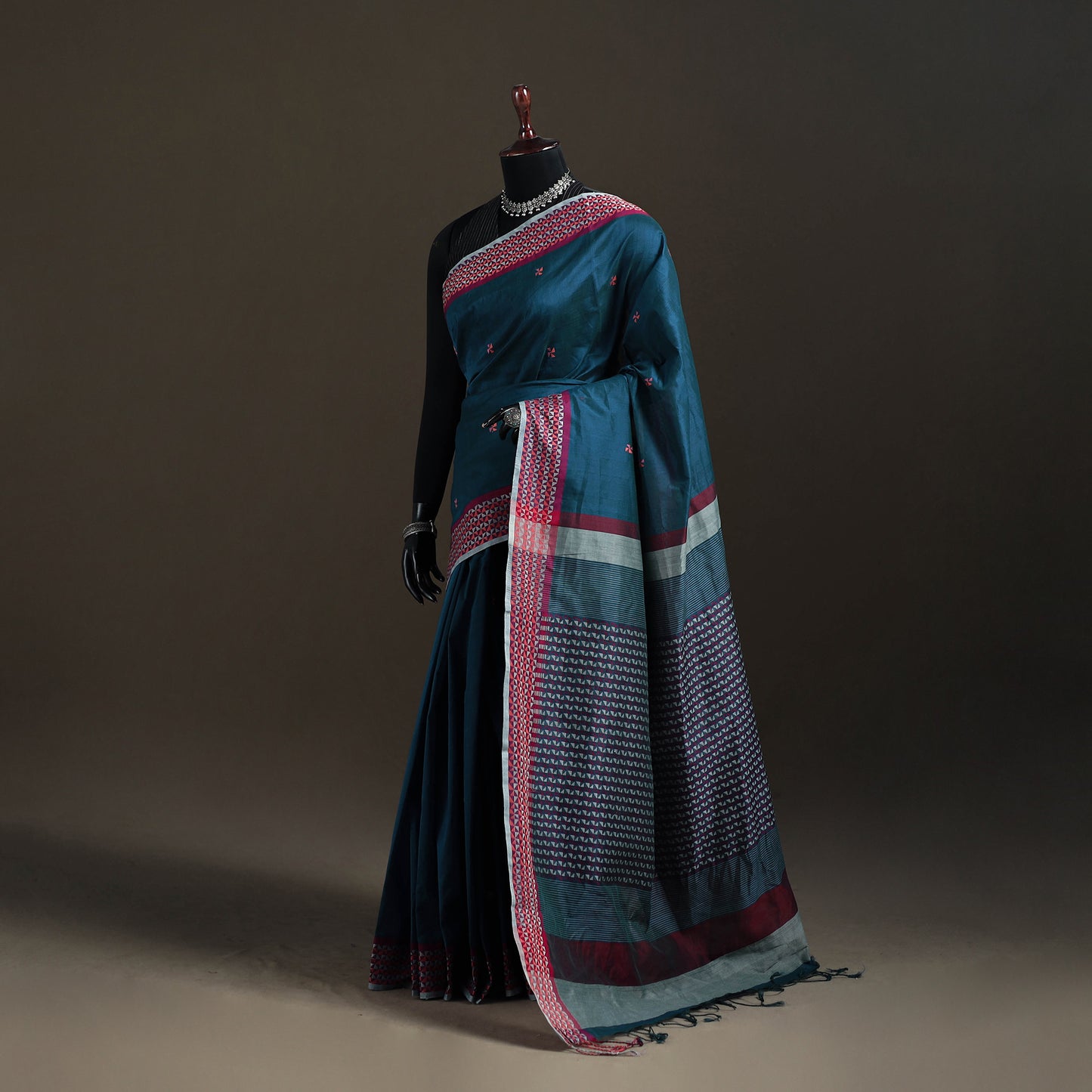 Star Flower Buti Jacquard Pure Handloom Cotton Saree 11