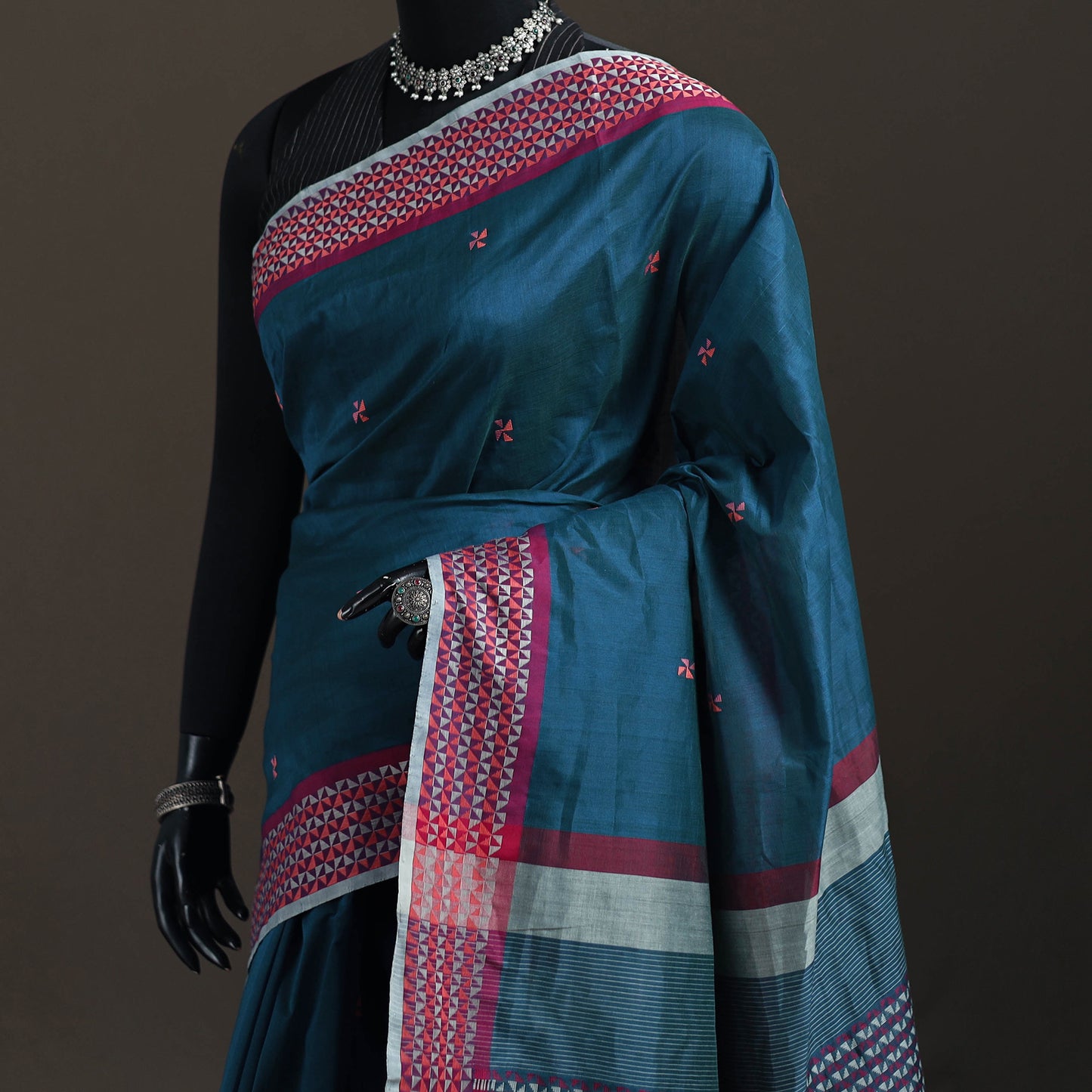 Star Flower Buti Jacquard Pure Handloom Cotton Saree 11