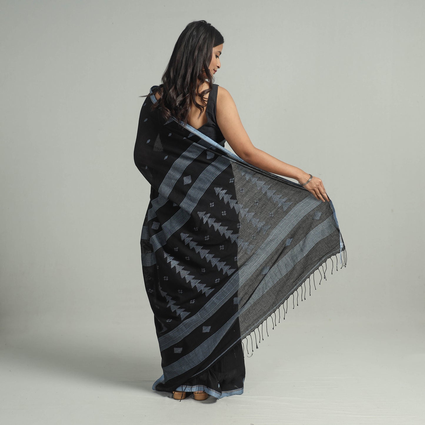 Black - Handloom Cotton Phulia Jamdani Saree with Tassels 19