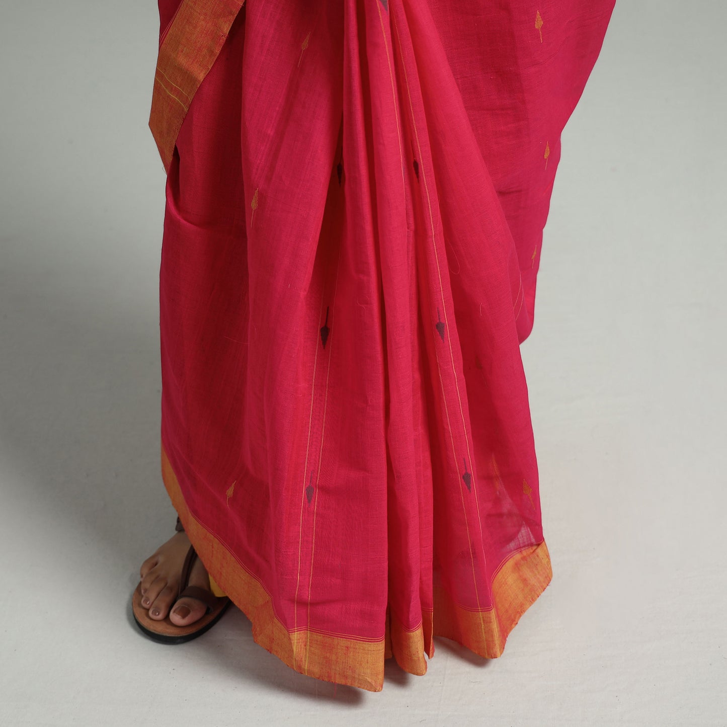 jamdani buti saree