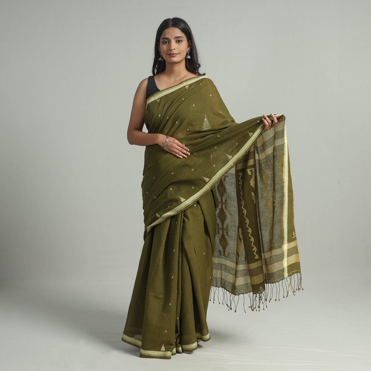 Green - Handloom Cotton Phulia Jamdani Saree with Tassels 22