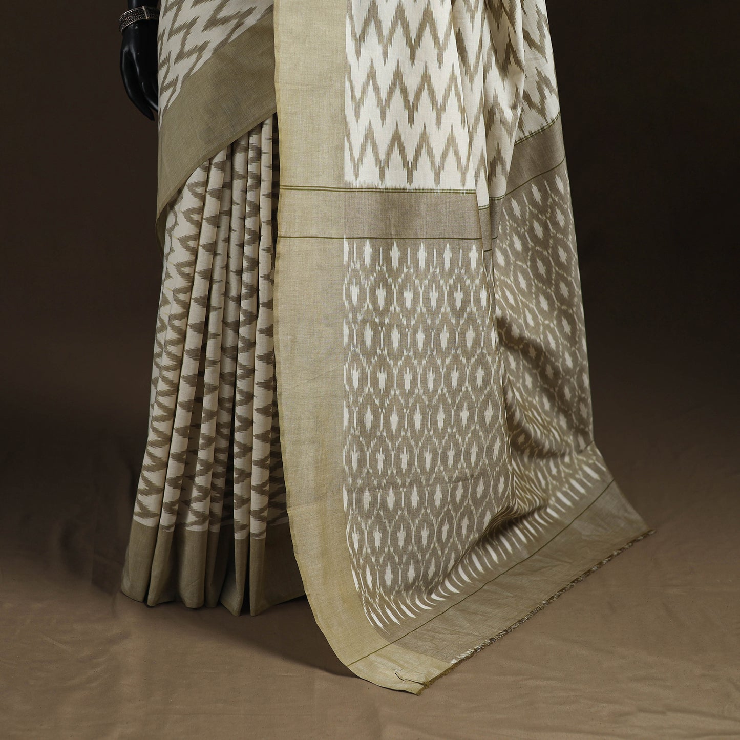 Pochampally Ikat Weave Mercerised Cotton Saree 11