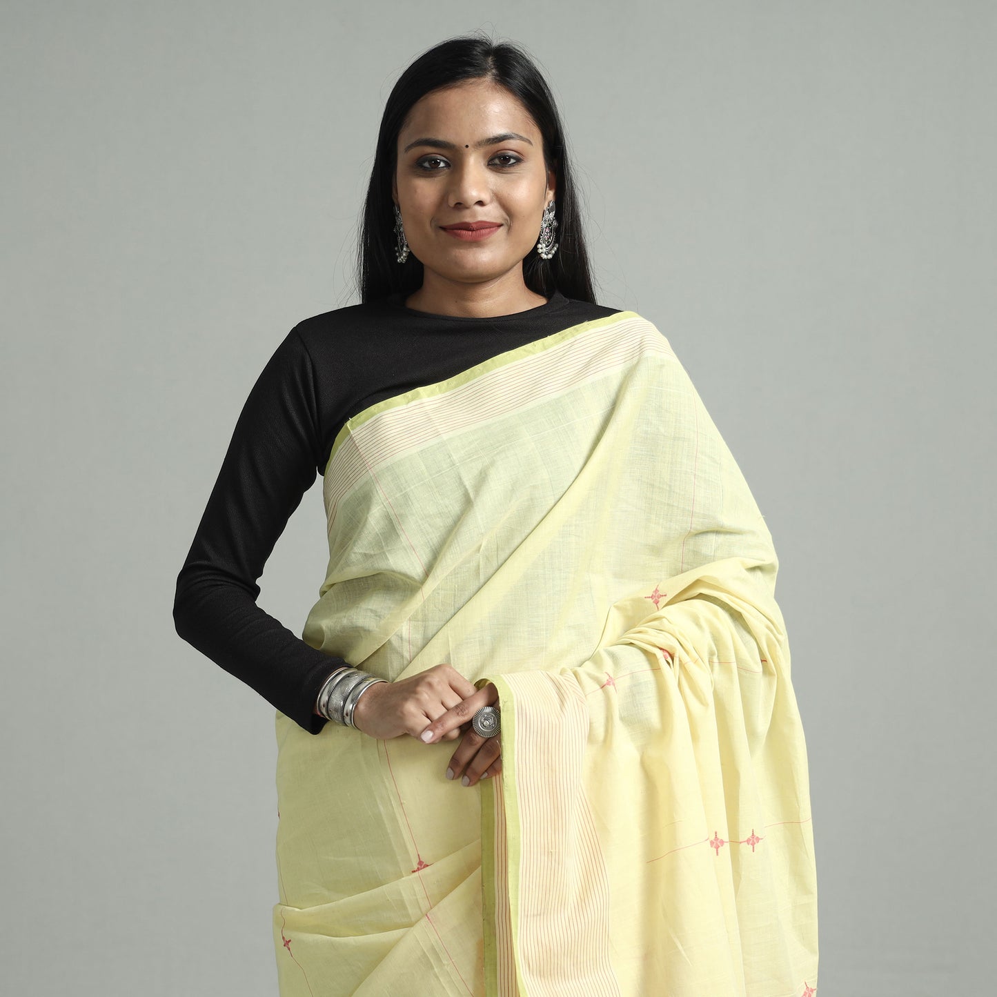 jamdani buti saree