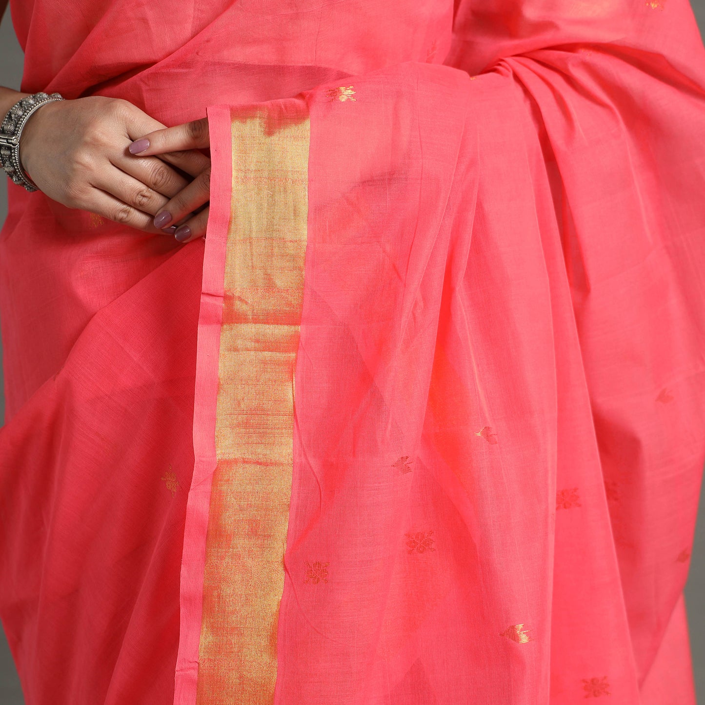 Red - Traditional Venkatagiri Handloom Cotton Thread & Zari Buti Saree 30