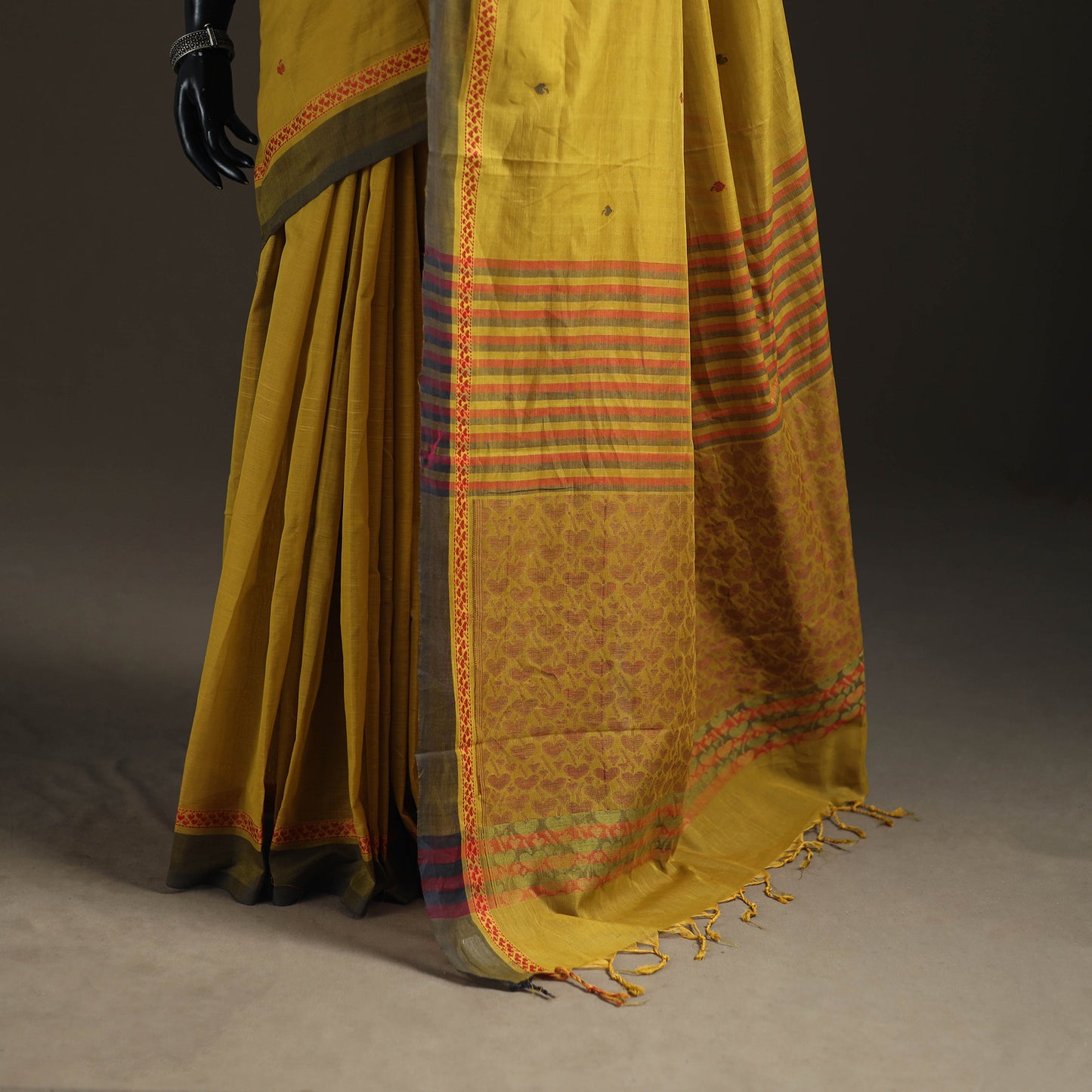 Peepal Leaf Buti Jacquard Pure Handloom Cotton Saree 22