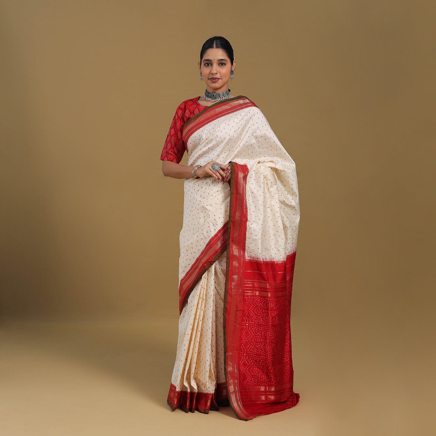 White - Handspun Handloom Tussar Silk Zari Pochampally Ikat Saree 06