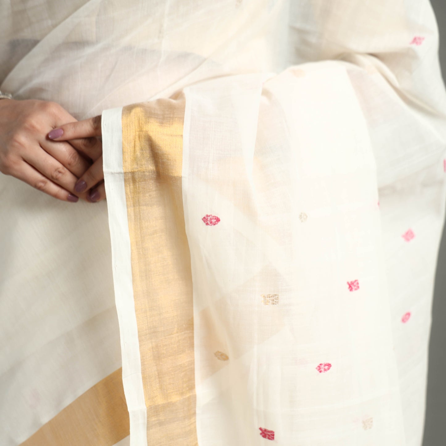 White - Traditional Venkatagiri Handloom Cotton Thread & Zari Buti Saree 29