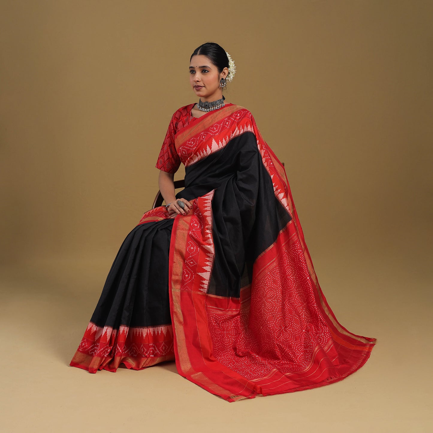 Black - Handspun Handloom Tussar Silk Pochampally Ikat Saree 03