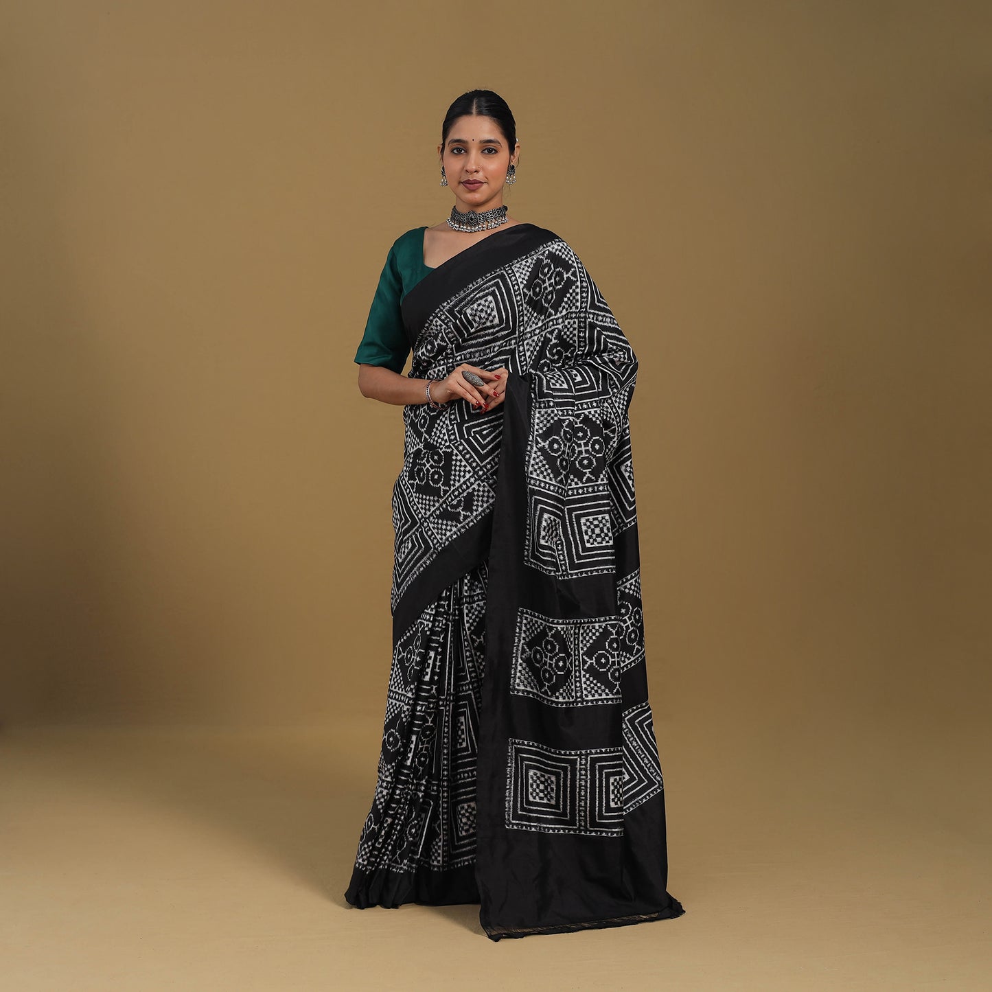 Black - Handspun Handloom Silk Pochampally Double Ikat Saree 04