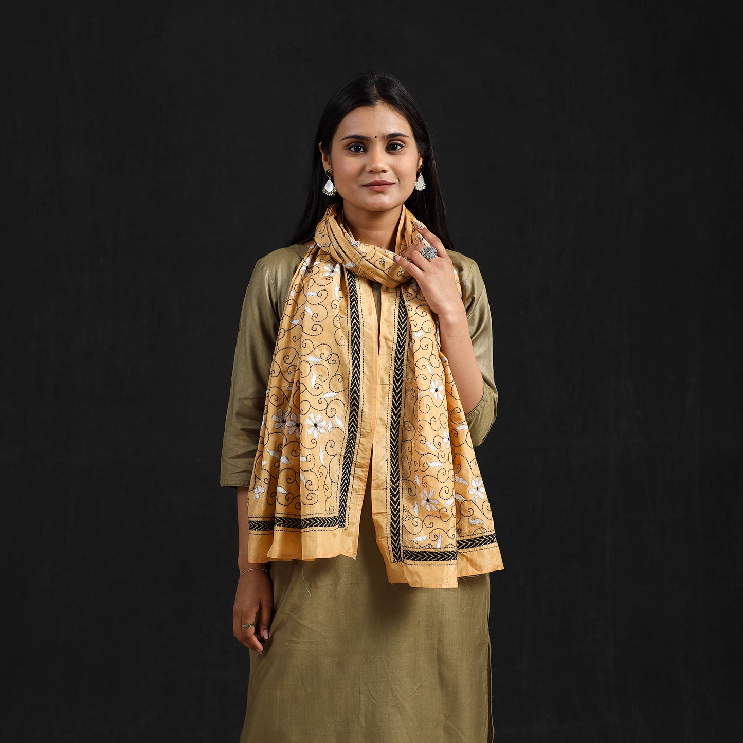 Beige - Handloom Silk Bengal Kantha Work Stole 75