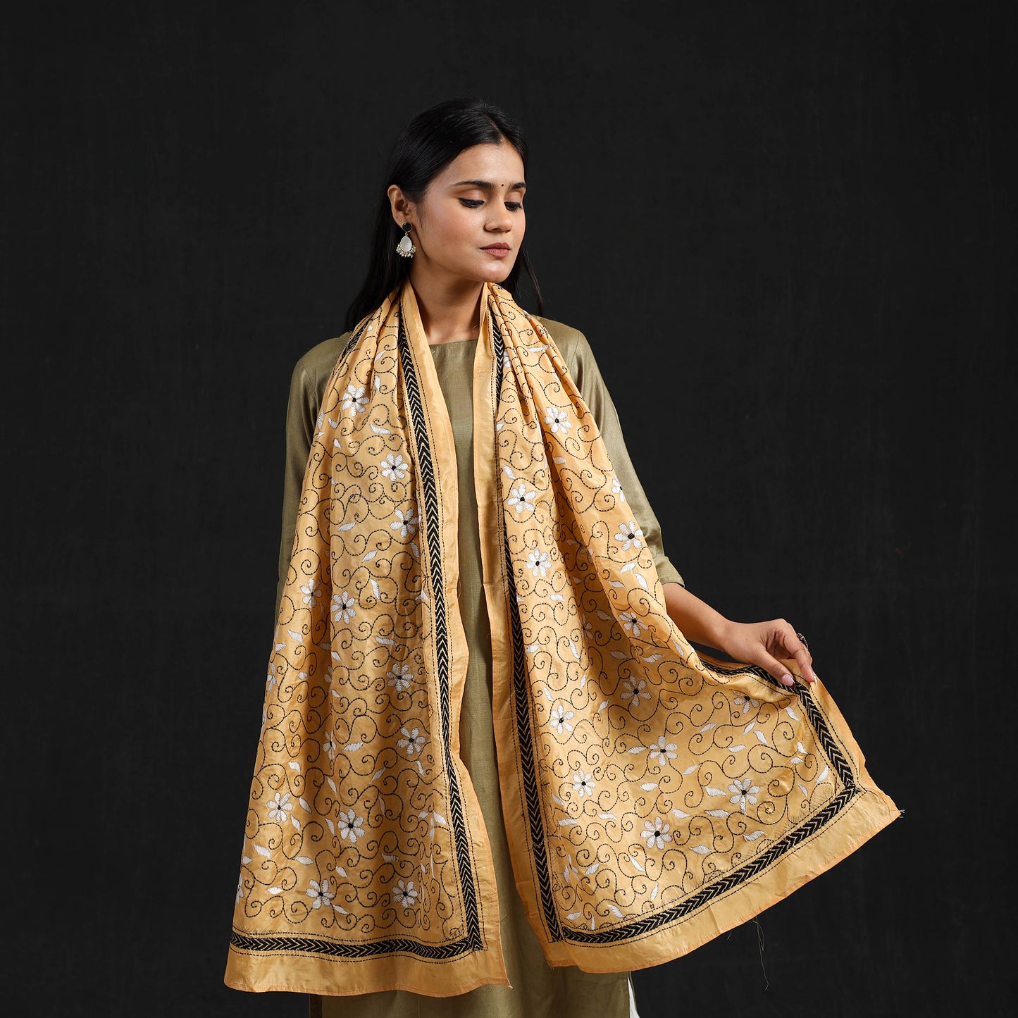 Beige - Handloom Silk Bengal Kantha Work Stole 75