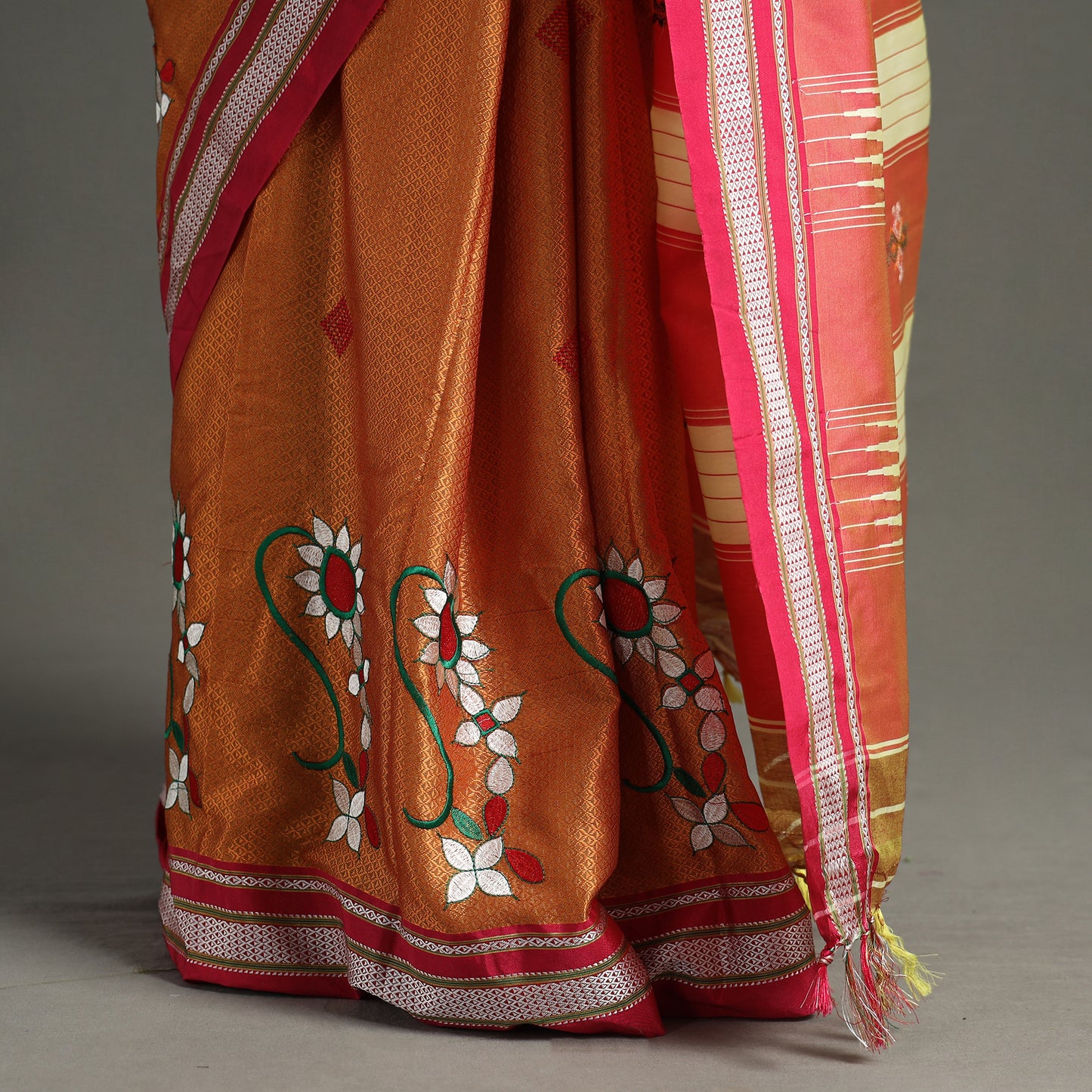 Brown - Khun Weave Silk Cotton Saree with Thread Border 05