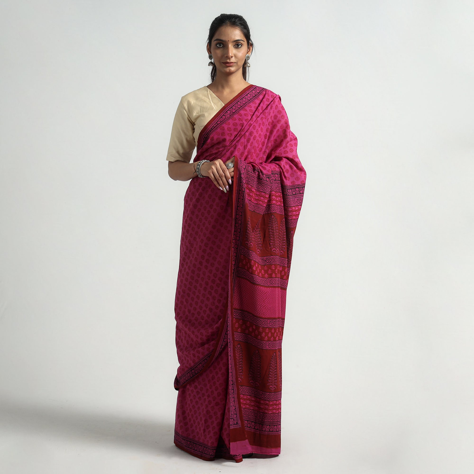 Grey red handwoven maheshwari cotton silk saree – GoCoop