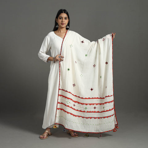 White - Applique Patchwork Cotton Tagai Kantha Dupatta 64