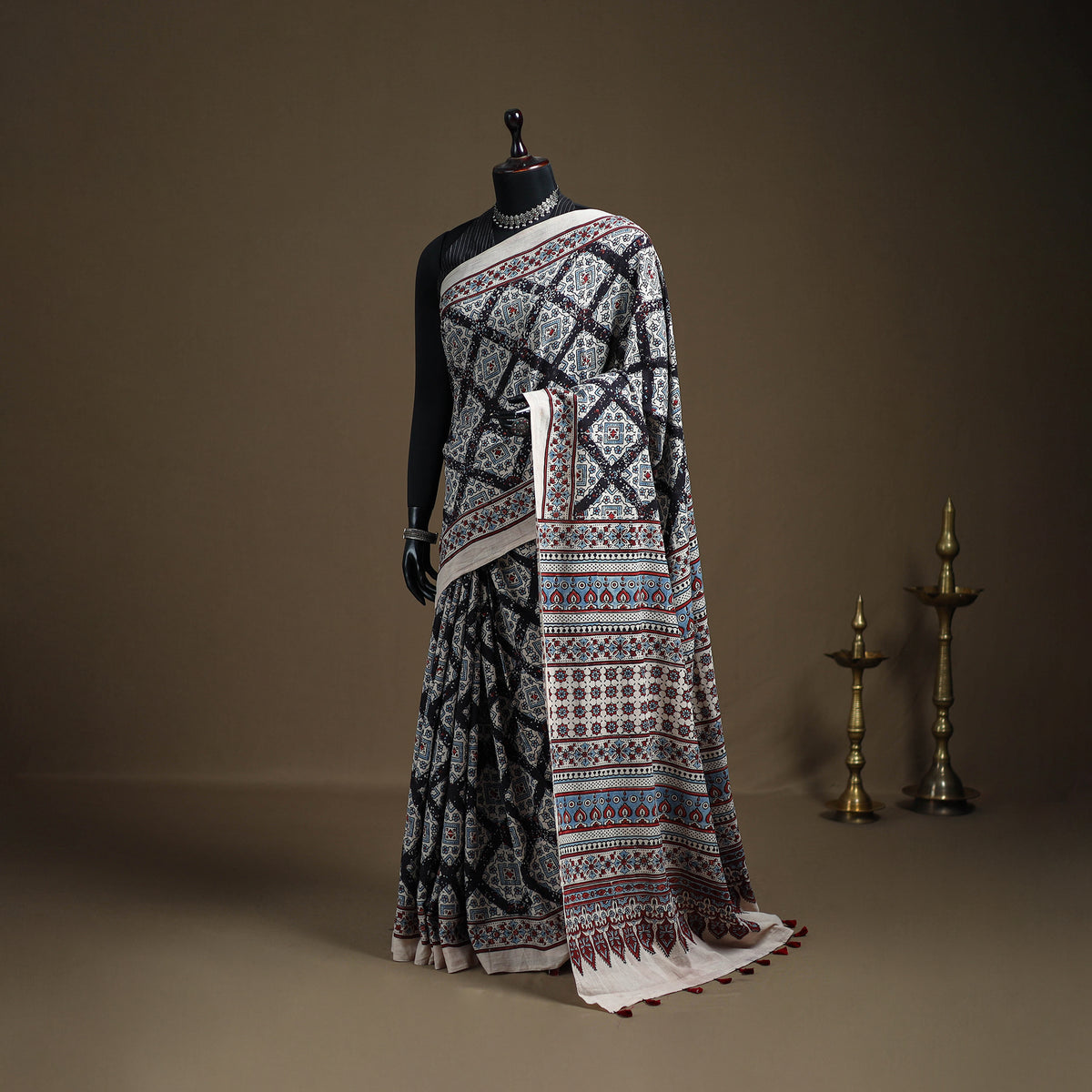 Ajrakh Hand Block Print Natural Dyed Pure Mul Cotton Saree 06