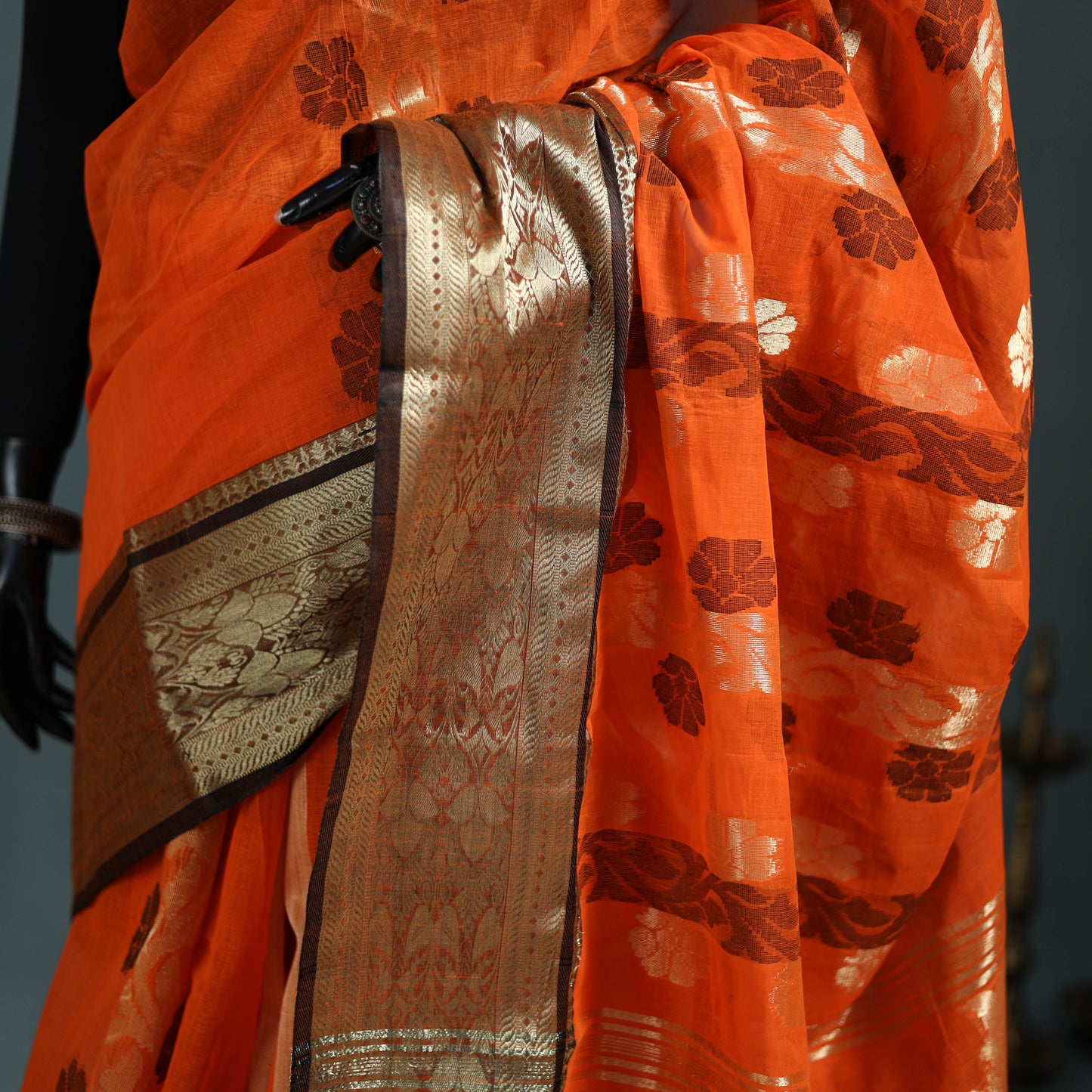 Pure Cotton Handloom Bengal Tant Saree with Zari & Thread Work 01