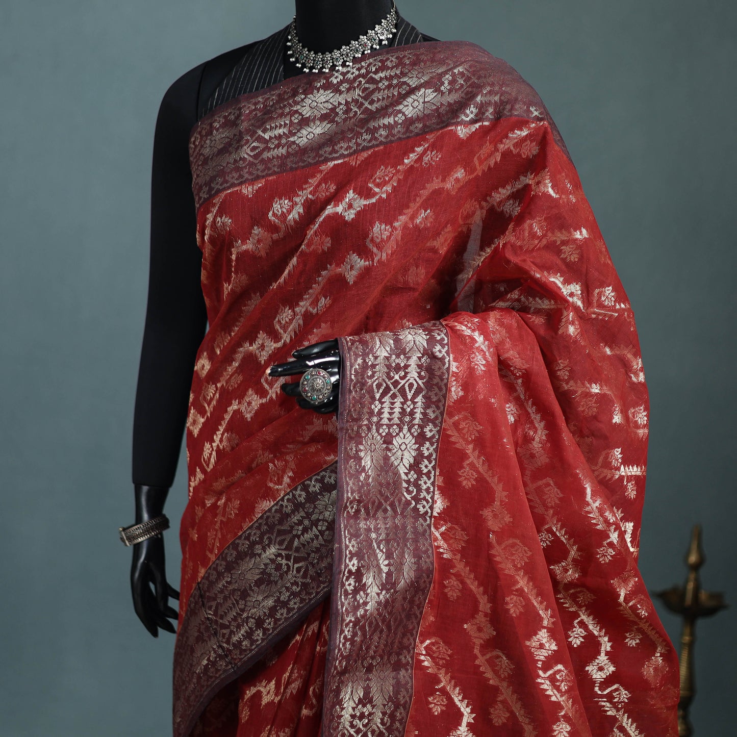 Pure Cotton Handloom Bengal Tant Saree with Zari & Thread Work 04