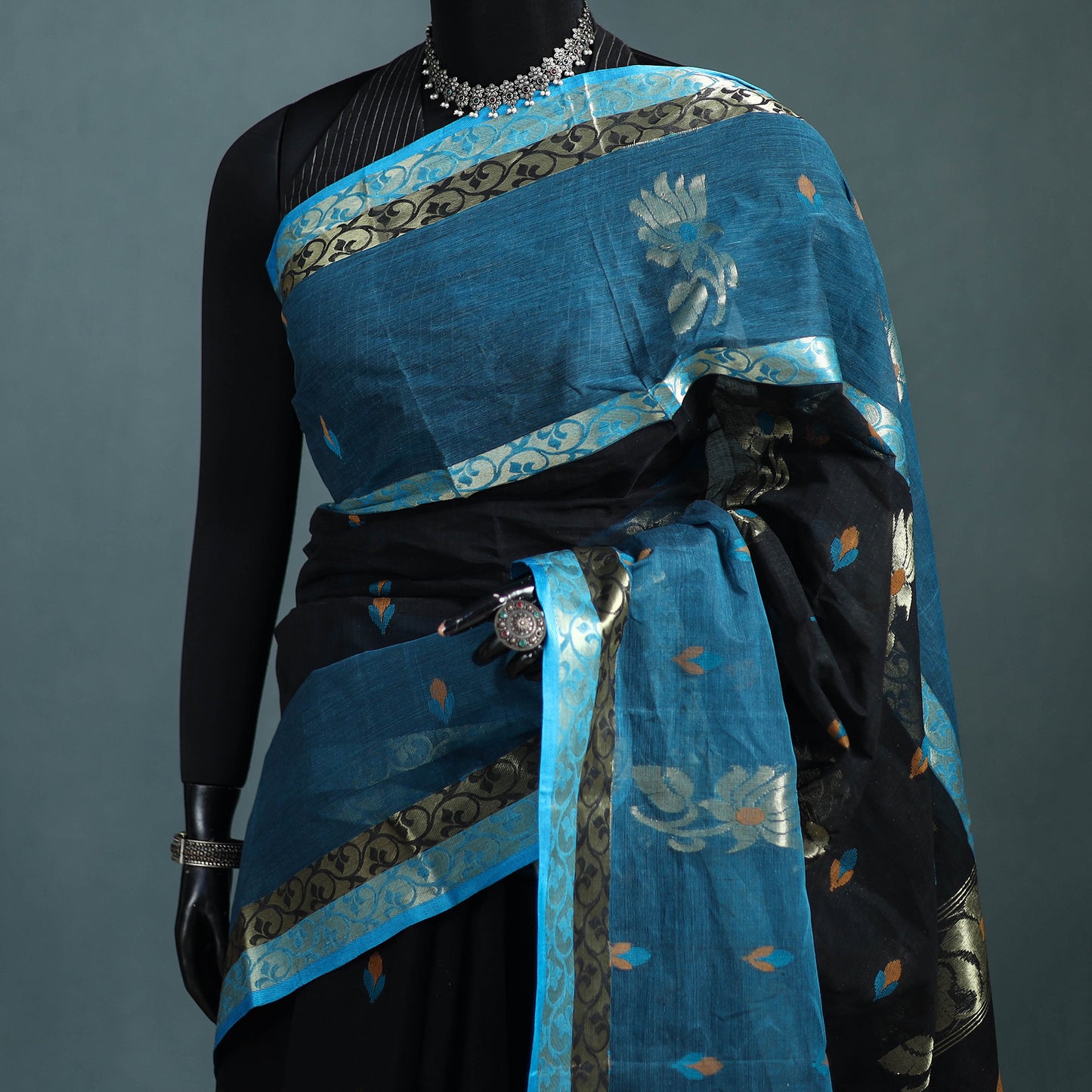 Pure Cotton Handloom Bengal Tant Saree with Zari & Thread Work 05