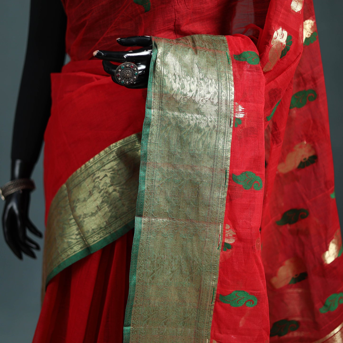 Pure Cotton Handloom Bengal Tant Saree with Zari & Thread Work 08