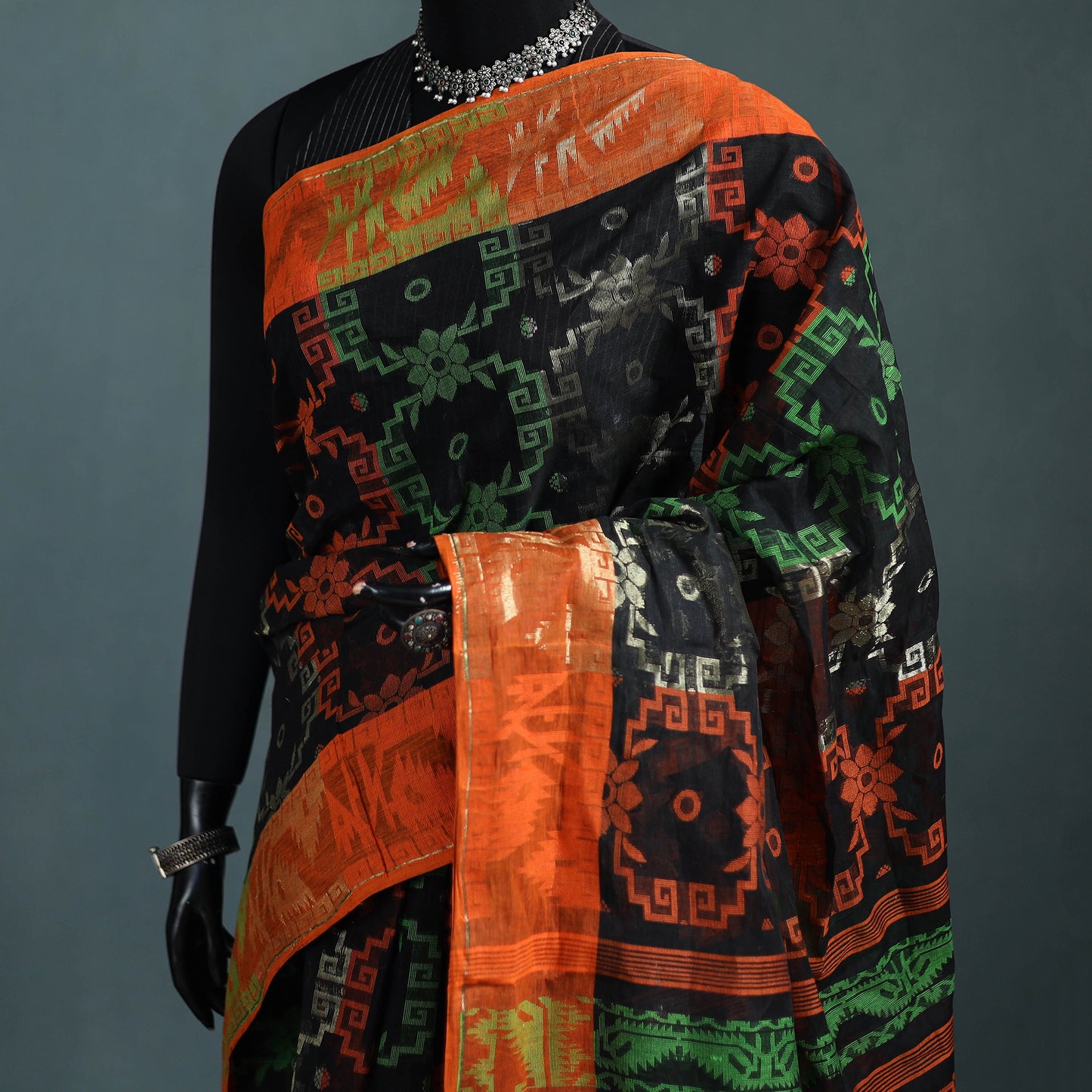 Pure Cotton Handloom Bengal Tant Saree with Zari & Thread Work 09
