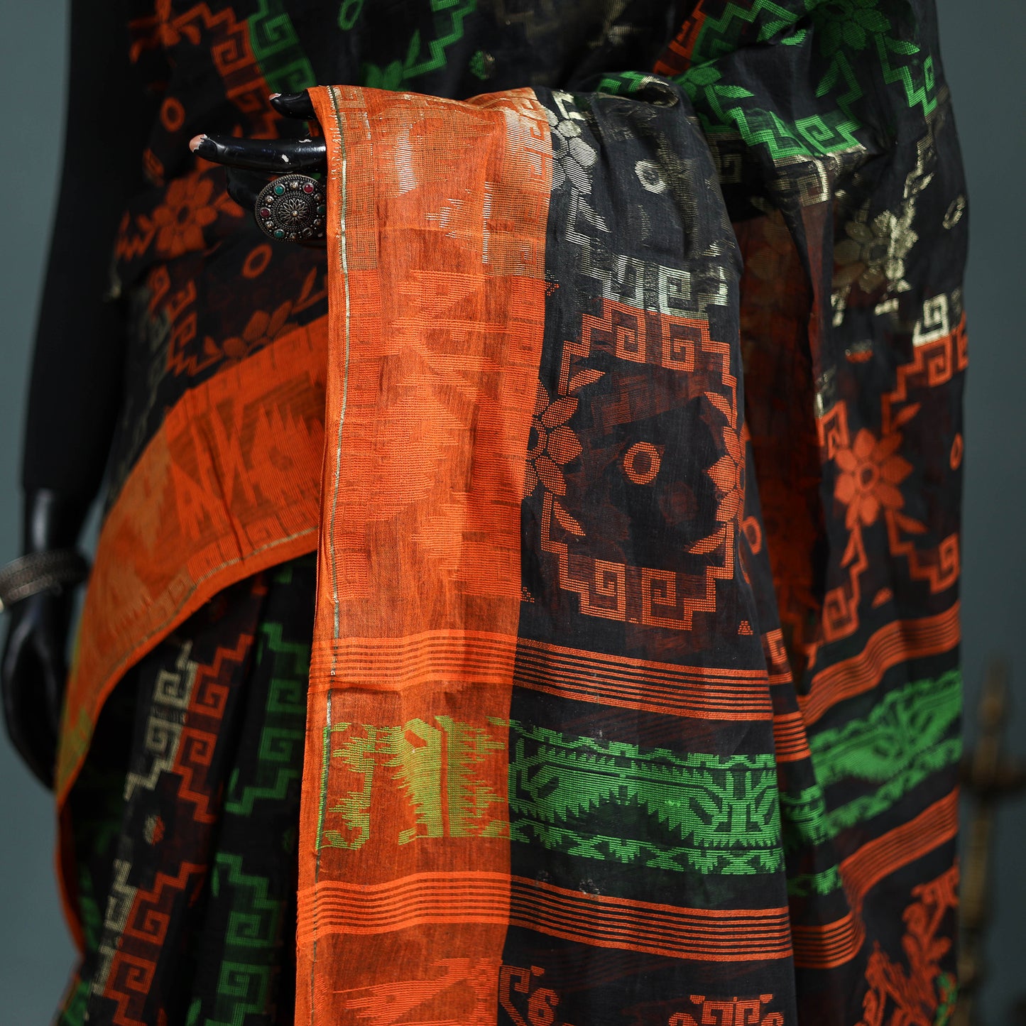 Pure Cotton Handloom Bengal Tant Saree with Zari & Thread Work 09