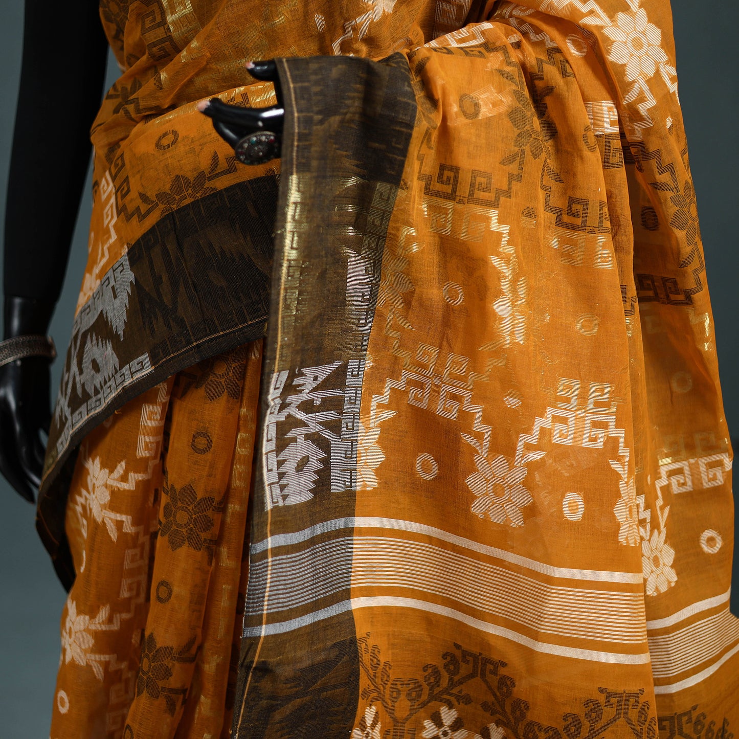 Pure Cotton Handloom Bengal Tant Saree with Zari & Thread Work 10