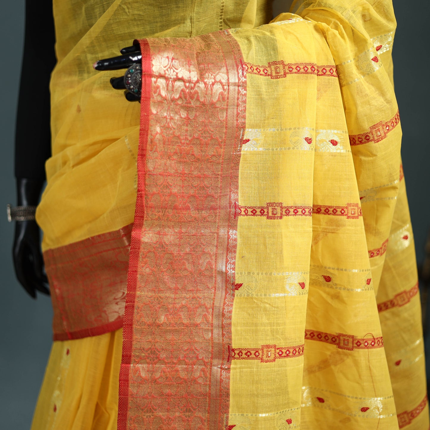 Pure Cotton Handloom Bengal Tant Saree with Zari & Thread Work 11