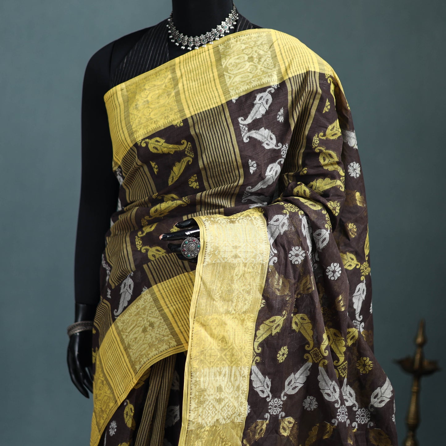 Pure Cotton Handloom Bengal Tant Saree with Zari & Thread Work 17