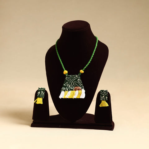 Buy Handmade Fabart Necklace Set