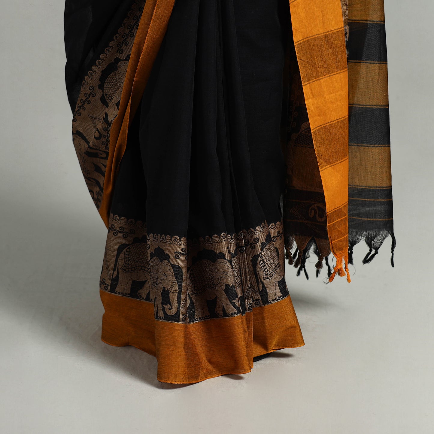 Black - Cotton Thread Border Dharwad Saree 01