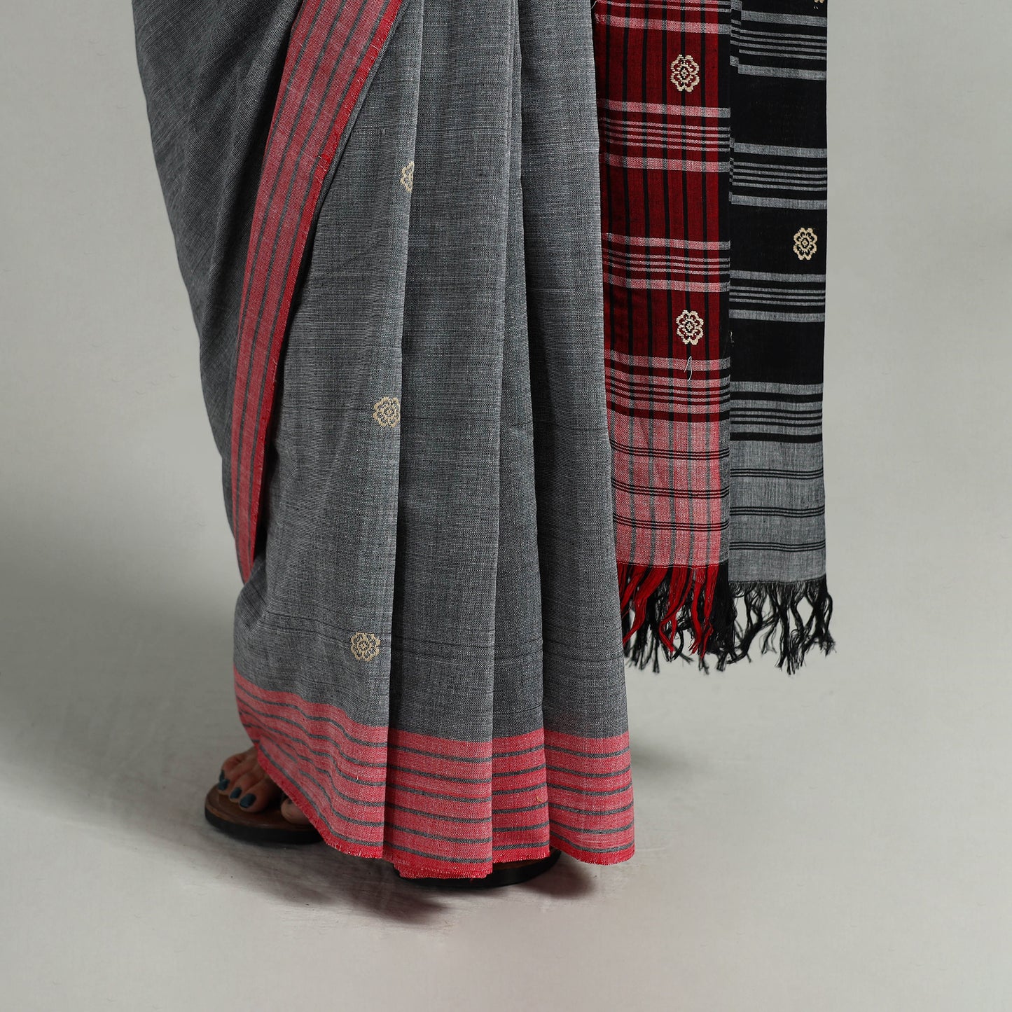 Grey - Cotton Thread Border Dharwad Saree 02