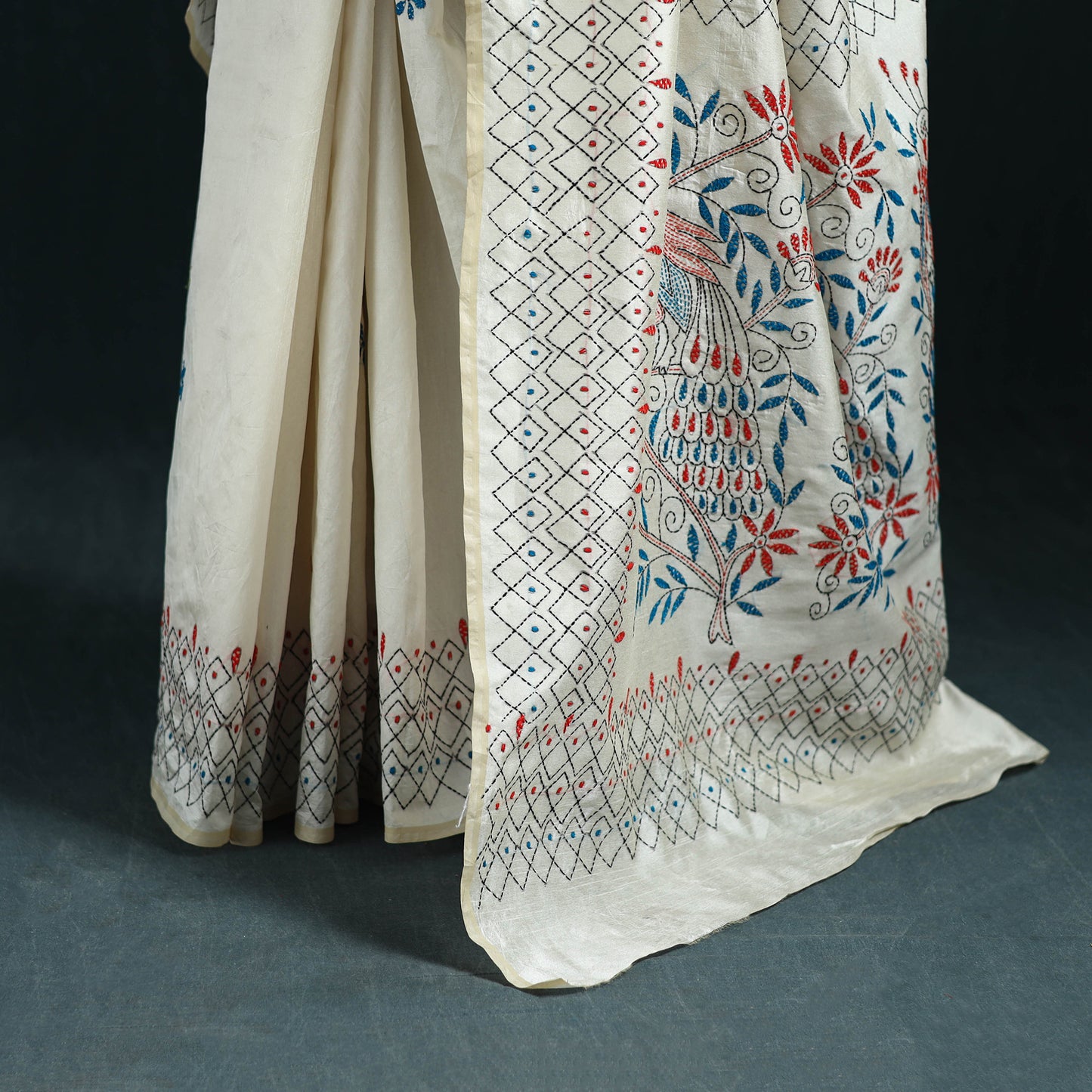White - Bengal Hand Embroidery Silk Nakshi Kantha Saree 05