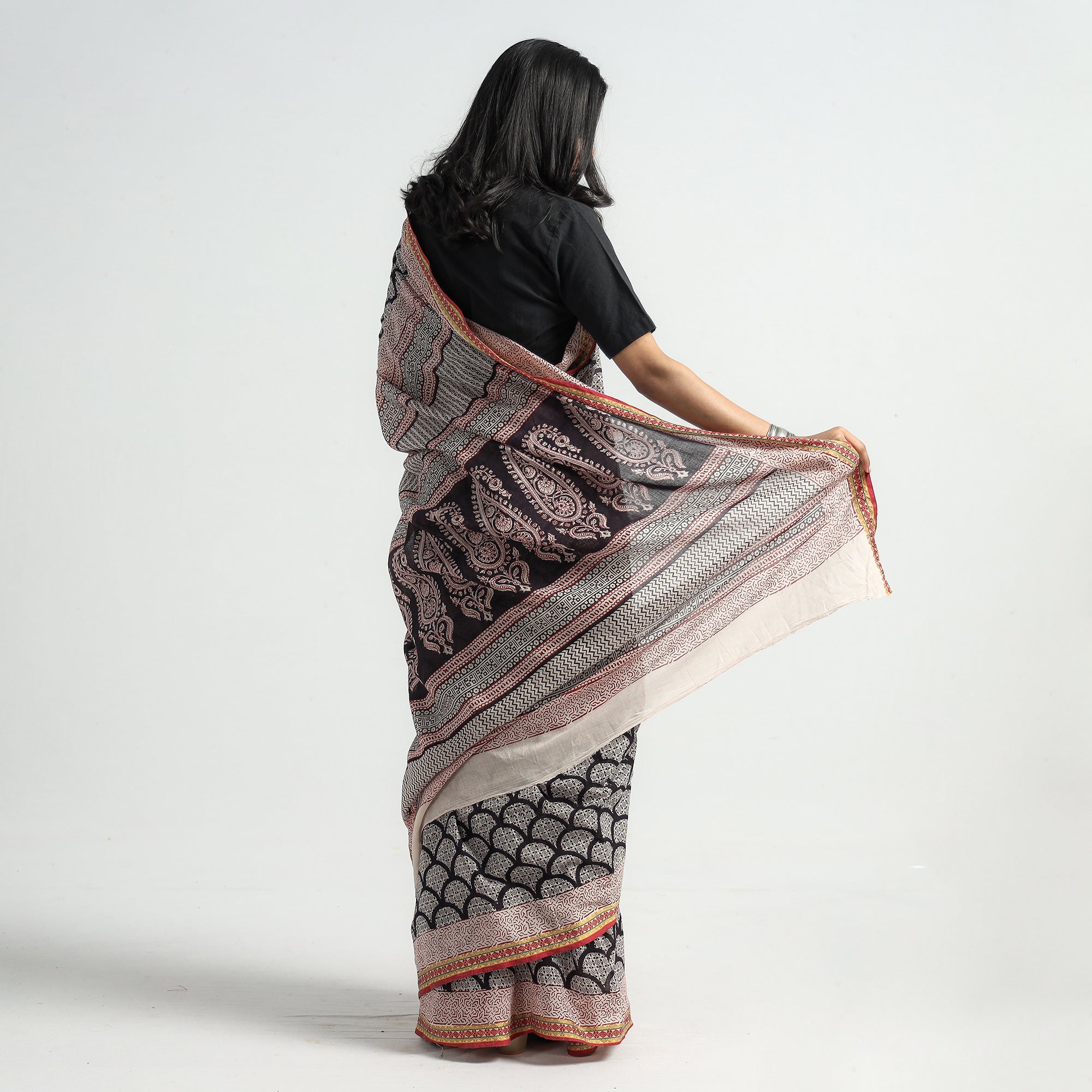 Buy Sambalpuri Handloom Ikat Bomkai Silk Cotton Saree at iTokri.com by  ASHOKA ASSEMBLE - CELEBRATING CRAFTS OF ODISHA l iTokri आई.टोकरी