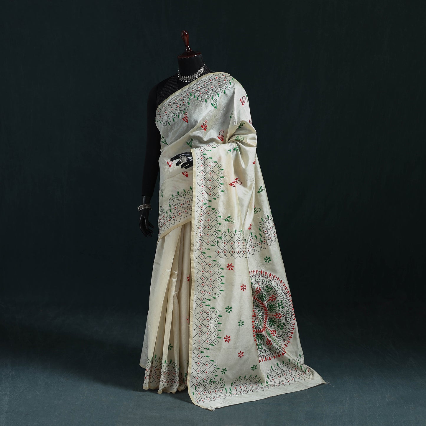 White - Bengal Hand Embroidery Silk Nakshi Kantha Saree 07