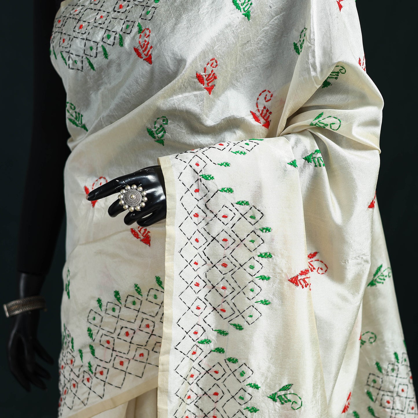 White - Bengal Hand Embroidery Silk Nakshi Kantha Saree 07
