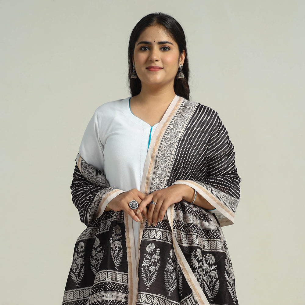 Black - Traditional Maheshwari Silk Bagh Print Dupatta 25