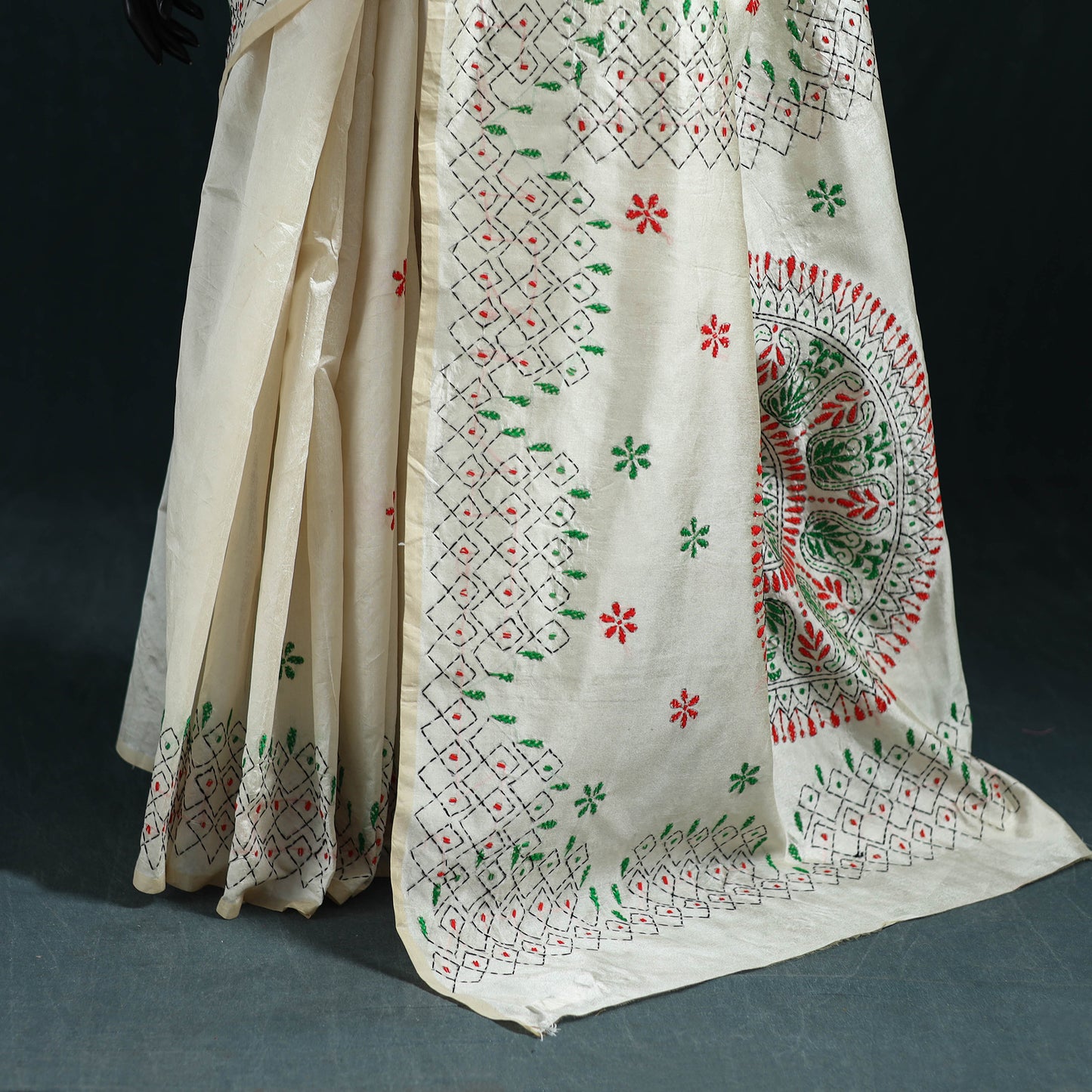 White - Bengal Hand Embroidery Silk Nakshi Kantha Saree 07