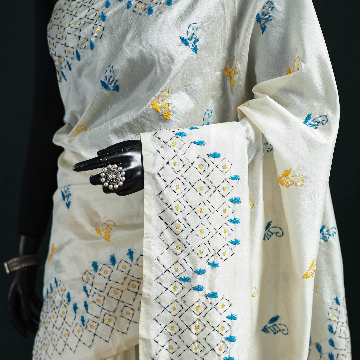 White - Bengal Hand Embroidery Silk Nakshi Kantha Saree 08