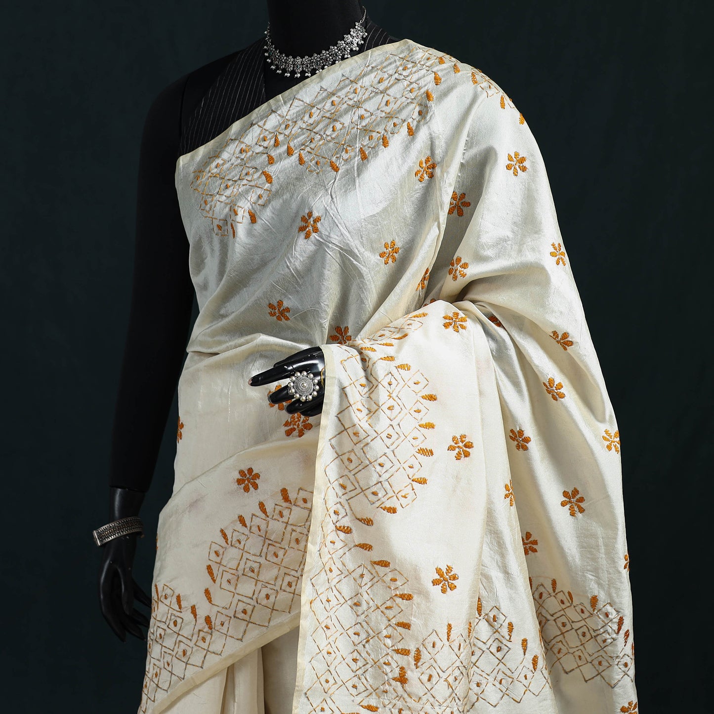 White - Bengal Hand Embroidery Silk Nakshi Kantha Saree 10