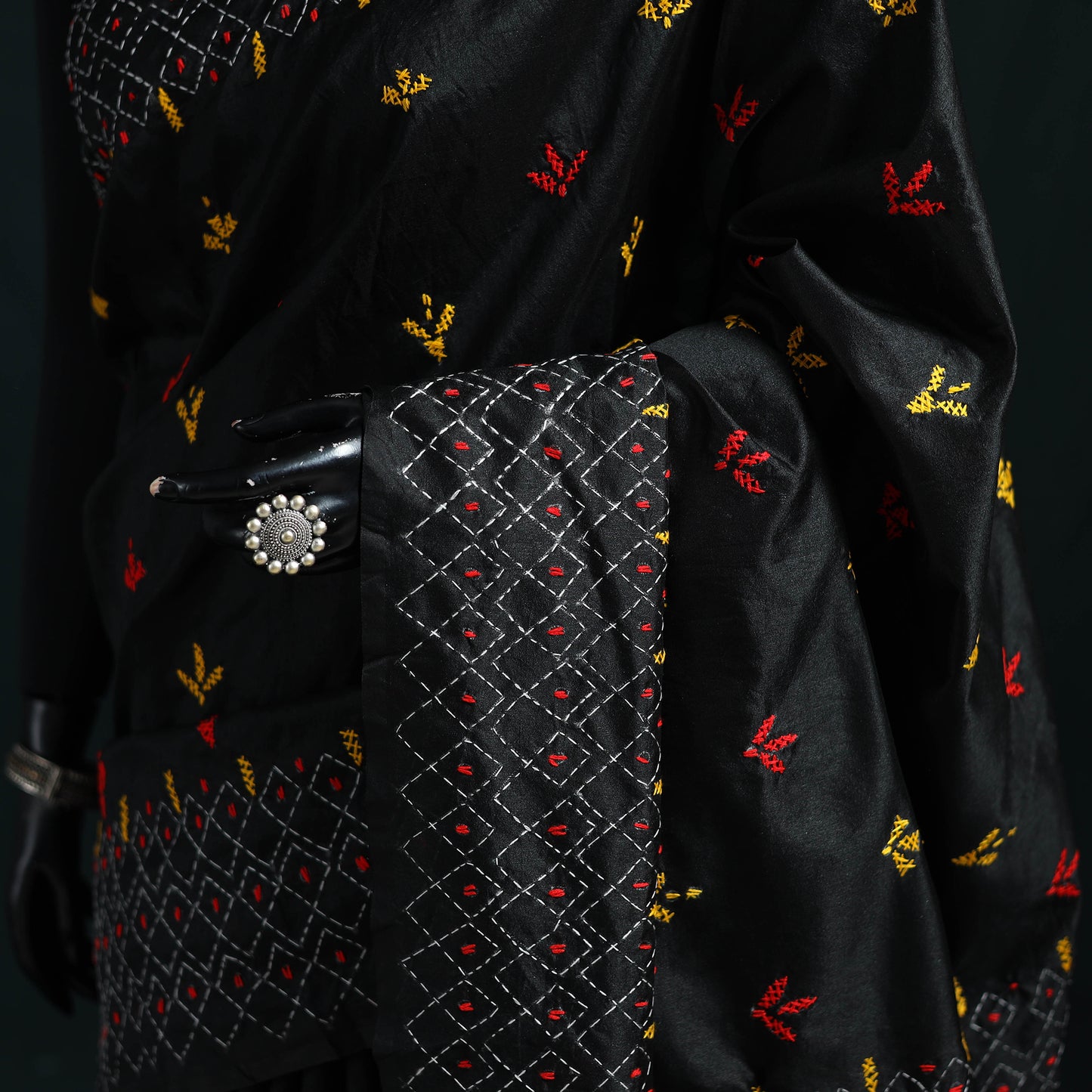 Black - Bengal Hand Embroidery Silk Nakshi Kantha Saree 15
