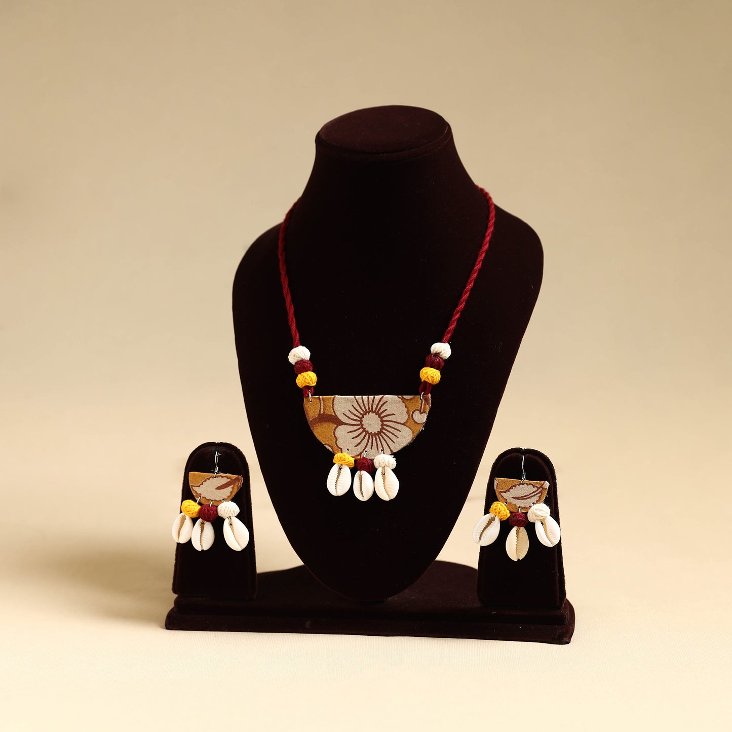 Buy Handmade Fabart Shell Necklace Set